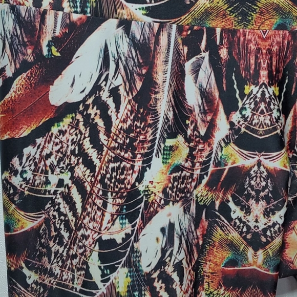 Onzie Jamaica Feather Print Capri Workout Leggings - Picture 6 of 8